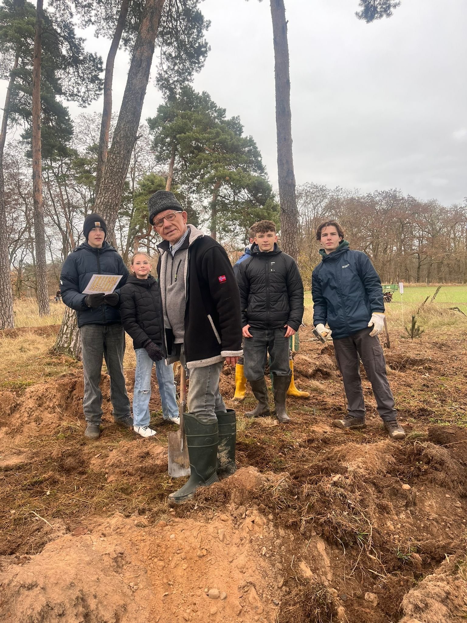 Biologische Vielfalt: Rotarier wollen absterbendes Waldstück bei Hundisburg wiederbeleben