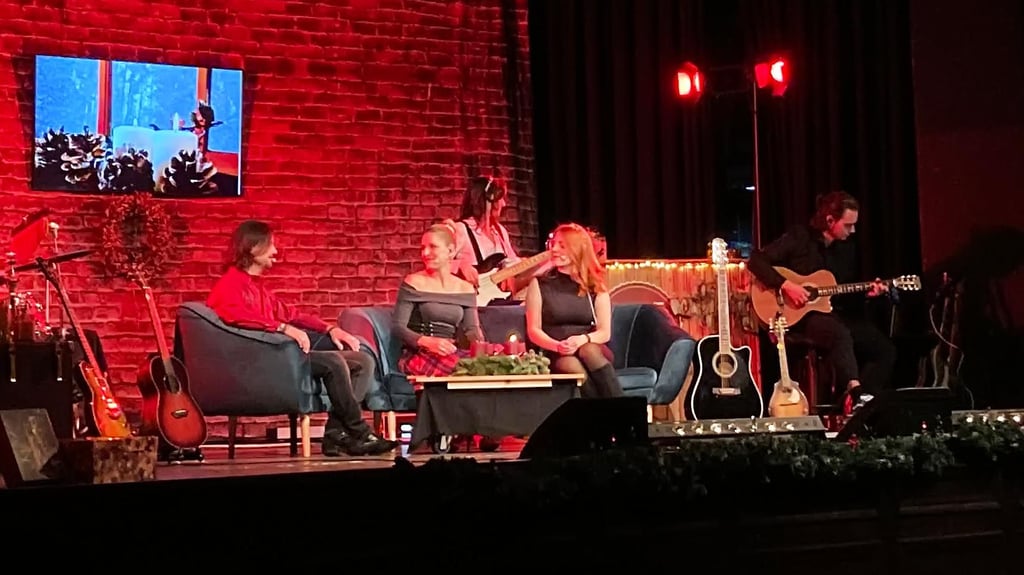 Stefanie Hertel und ihre Familie sind in Festtagsstimmung und laden in ihr „Wohnzimmer“ ein. 