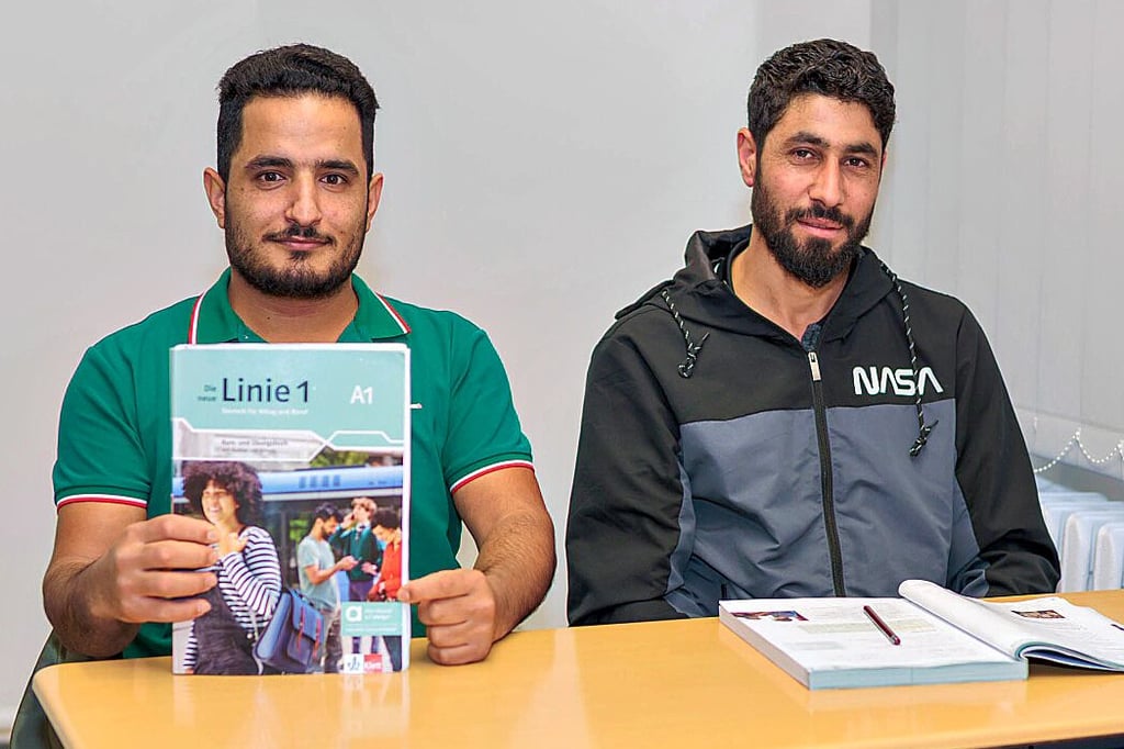 Bereits der 250. Integrationskurs läuft an der Volkshochschule in Zeitz. Hmam Alkhlif und Abdulnasir Alhamid lernen Deutsch.