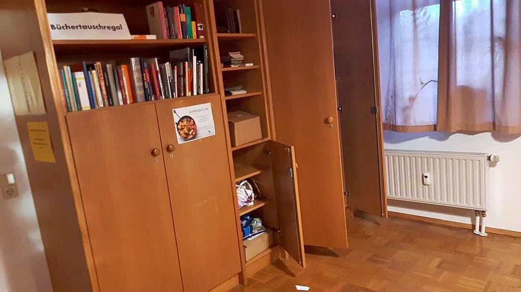 Die Einbrecher suchten in allen Schränken in den zugänglichen Räumen des Erdgeschosses nach lohnender Beute.