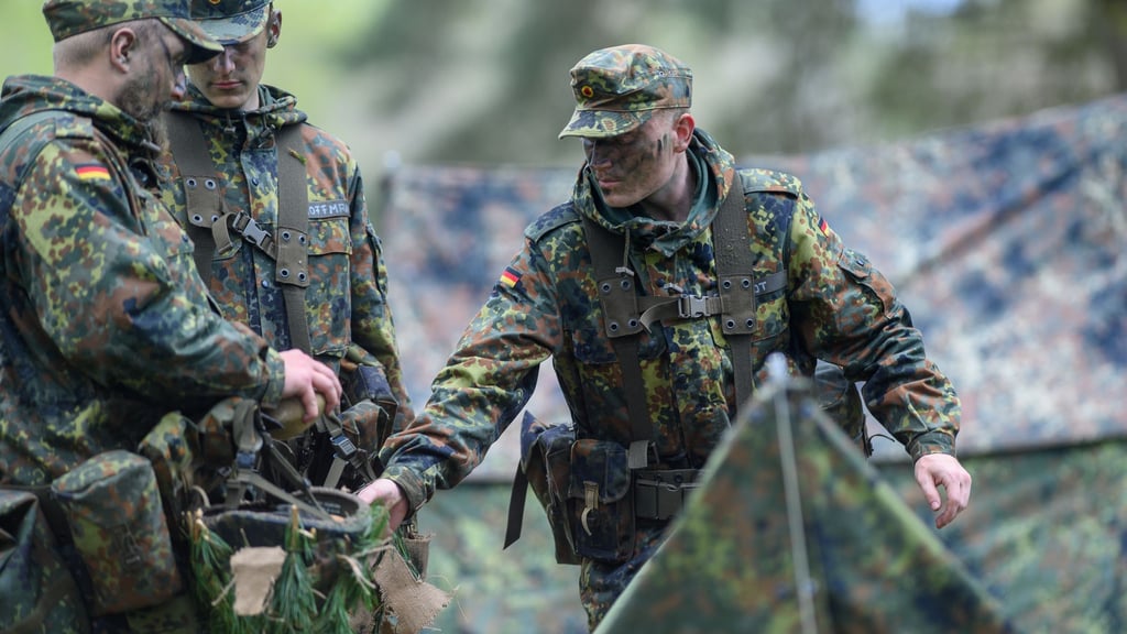Ende November leisteten etwa 12.300 junge Menschen Wehrdienst bei der Bundeswehr. (Archivbild)