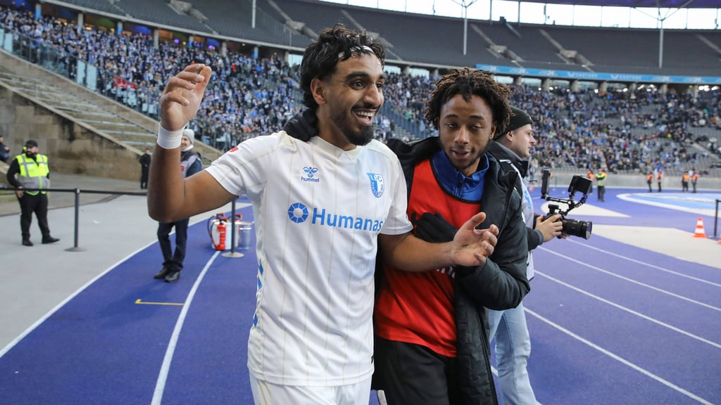 Rayan Ghrieb feierte sein Tor für den 1. FC Magdeburg bei Hertha BSC und wurde dafür mit einer Gelben Karten verwarnt. Nun fehlt der Stürmer im Heimspiel gegen Holstein Kiel.