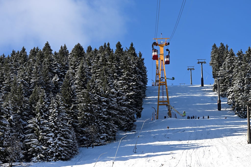 Der angekündigte Winter-Saisonstart in Oberwiesenthal an diesem Wochenende fällt aus. (Archivbild)