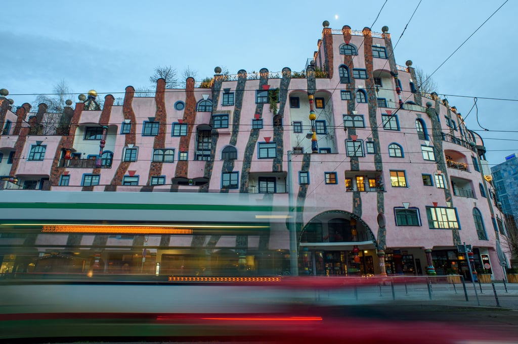 Live aus Magdeburg: Im Theater der Grünen Zitadelle beginnt Chris’ Sternchen–Advent und gewährt seltene Einblicke hinter die Kulissen des Hundertwasser-Hauses.