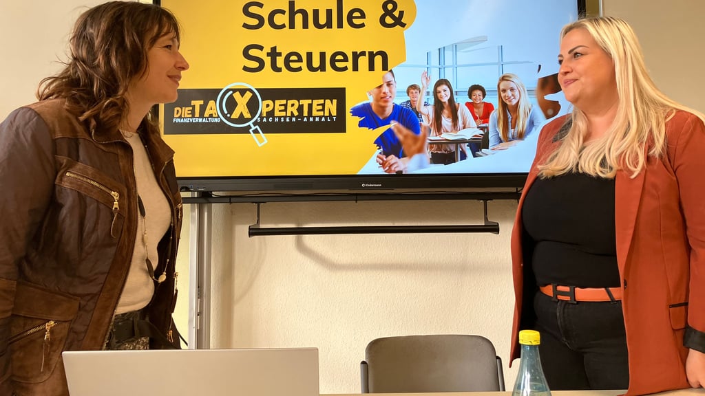 Im Gespräch: Josephine Günter von der Zukunftswerkstatt Mitteldeutschland (li.) und Carolin Raue vom Finanzamt