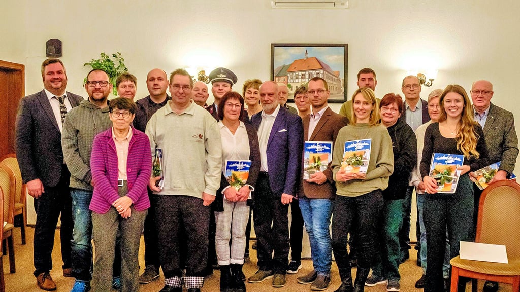 Die Ausgezeichneten zur Ehrenamtsehrung der Stadt Gräfenhainichen im Rathaus 