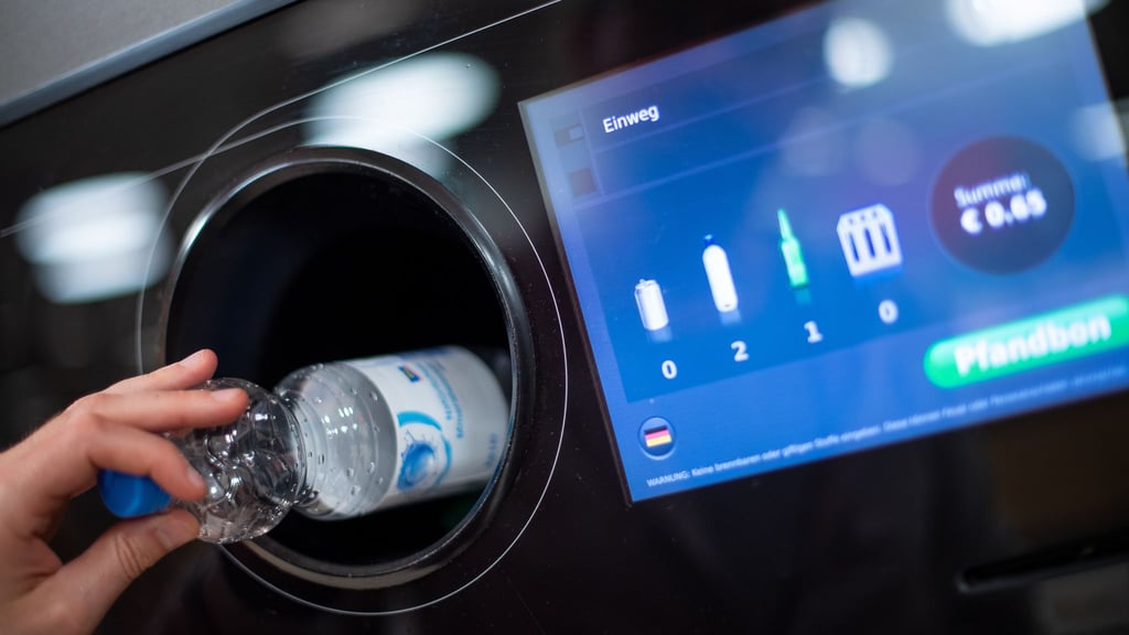 Auszahlen lassen oder spenden? In vielen Supermärkten und Discountern kann man Pfandgeld inzwischen einem guten Zweck zukommen lassen.