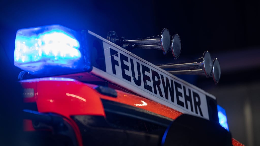 In Leipzig wurde ein 74-Jähriger bei einem Brand in einem Reihenhaus verletzt. (Symbolbild)