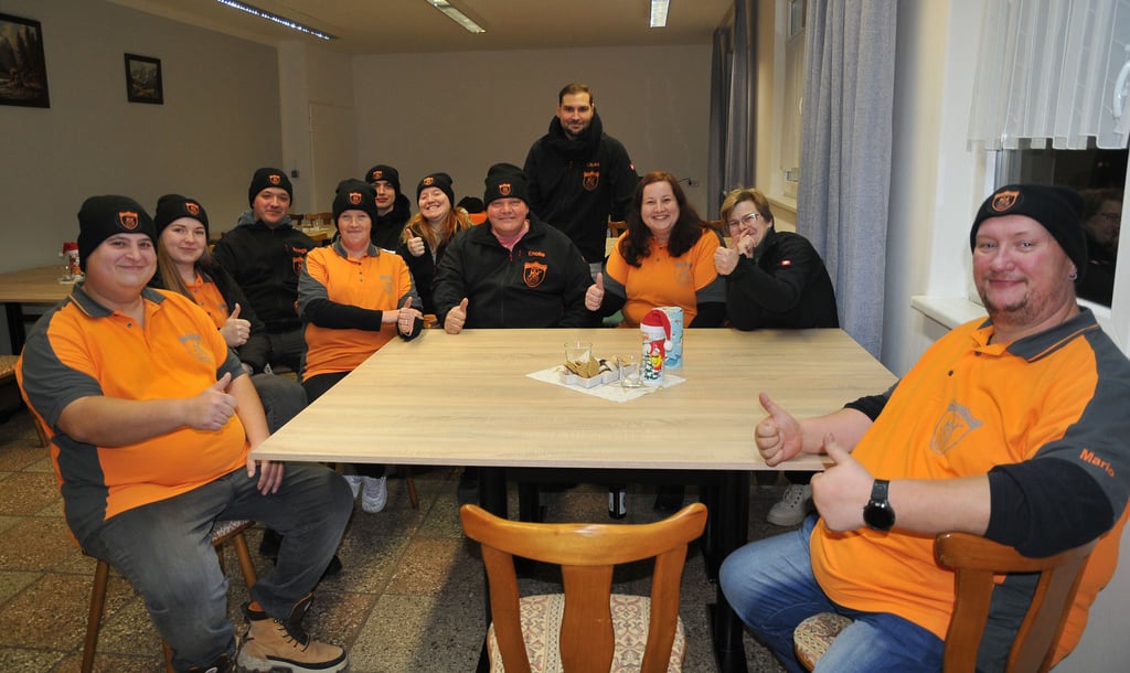 Die Pfingstgesellschaft Brücken hat für den „Speiseraum“ in Brücken neue Tische angeschafft. 