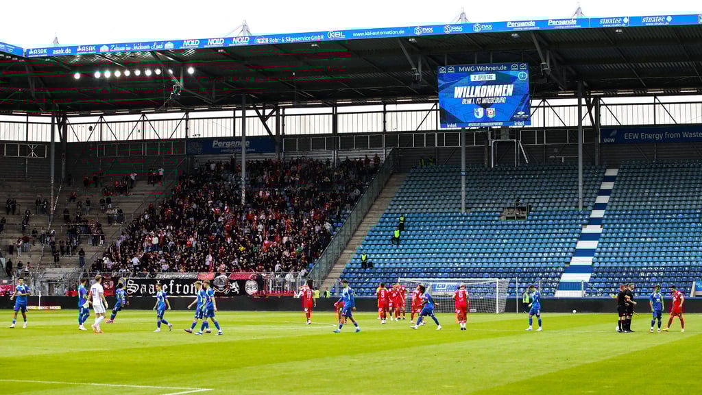 Im Hinspiel zwischen 1. FC Magdeburg und Halleschem FC waren nur Gästefans live in der Avnet Arena dabei.