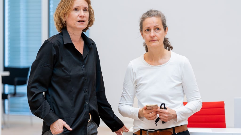 Die Brandenburger BSW-Landtagsabgeordnete Melanie Matzies (l) ist nach dem Austritt aus der Partei wieder eingetreten. (Archivbild)
