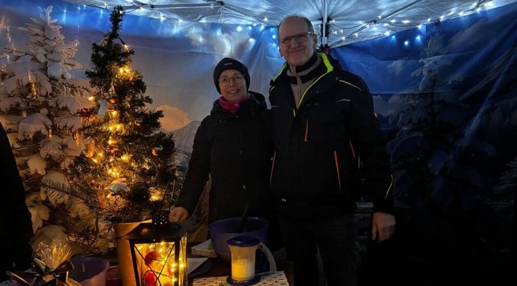 Ute und Fred Winker gehören zu den Rattenschiebern, die einen Abend des lebendigen Adventskalenders in Sennewitz ausgerichtet haben.