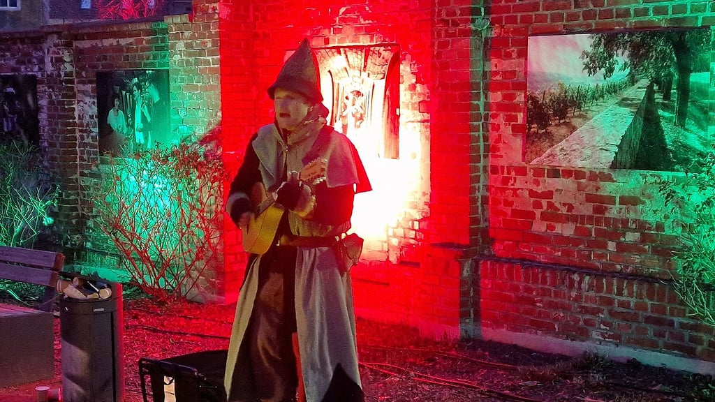 Mit mittelalterlicher Atmosphäre lockt in Burg die Altstadtweihnacht an den Weinberg.