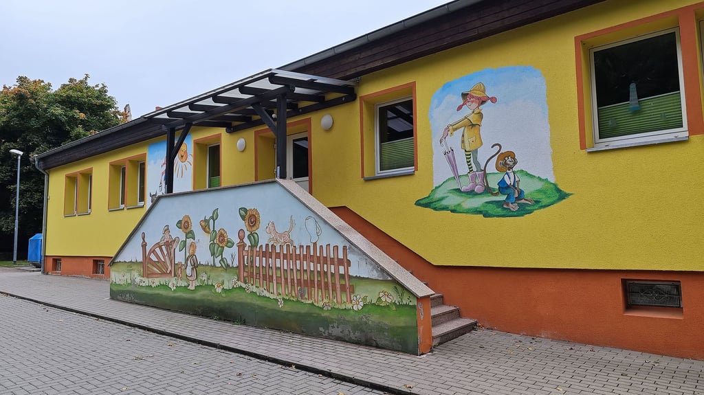 Die Kita „Villa Kunterbunt“ in Sandersleben (Anhalt) sorgte Ende September für Schlagzeilen, als Eltern mit einer Onlinepetition gegen die Versetzung von Erzieherinnen demonstrierten.