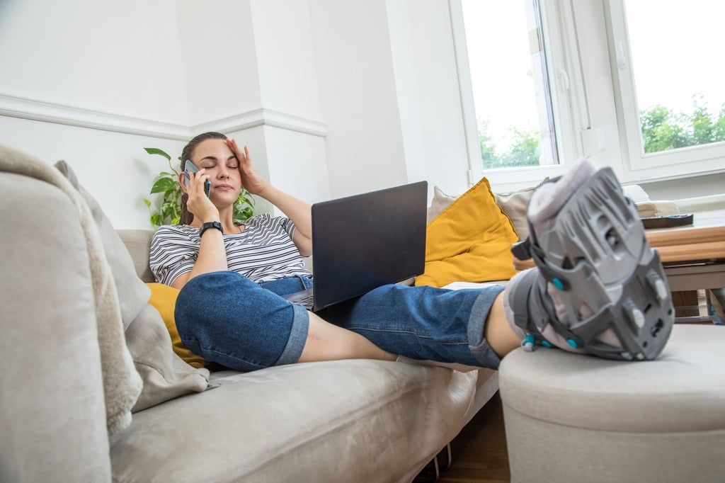 Hält den Rücken frei: Bei unvorhergesehenen Stornierungen durch Krankheit, Arbeitsplatzwechsel oder familiäre Notfälle übernimmt eine Reiserücktrittsversicherung die Kosten.