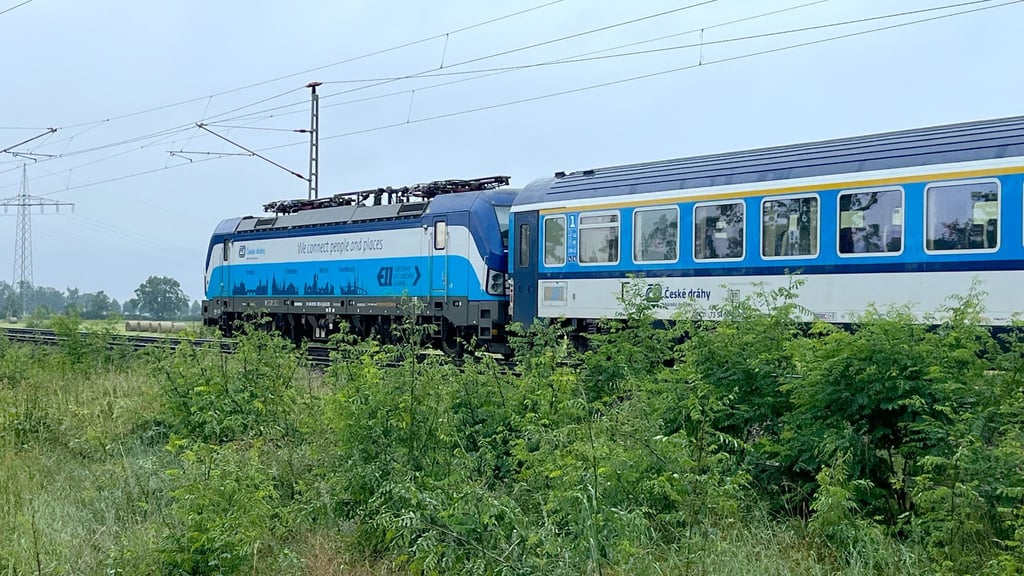 Auf der Strecke Dresden-Prag kam es in den vergangenen Wochen immer wieder zu Einschränkungen wegen Bauarbeiten. (Archivbild)