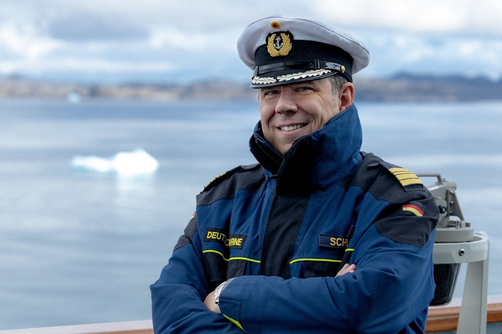 In wenigen Tagen will Kommandant Karsten Uwe Schlüter mit der „Berlin“ nach einer monatelangen Seereise zurück in Wilhelmshaven sein - bis dahin weihnachtet es auf dem Schiff.