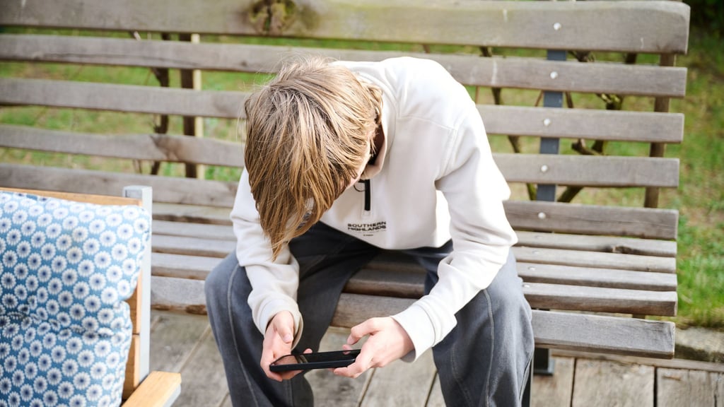 Australien setzt mit einem Social-Media-Verbot für Unter-16-Jährige weltweit ein Zeichen: Die Debatte um Altersgrenzen gewinnt an Fahrt.