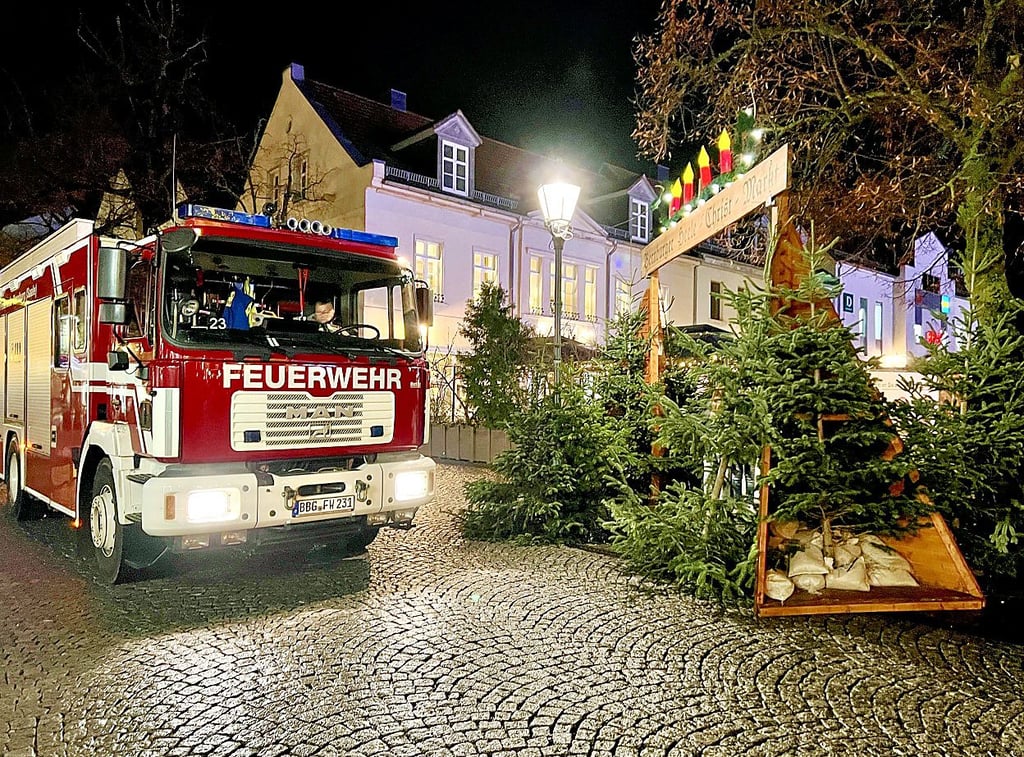 Wegen eines Alarms musste das Kaufhaus am Karlsplatz in Bernburg evakuiert werden. 