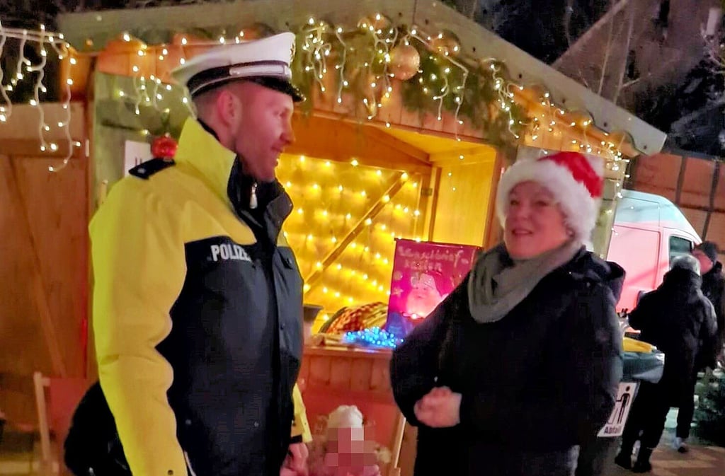 Die Polizei war auch im vergangenen Jahr auf dem Weihnachtsmarkt in Salzwedel präsent. 