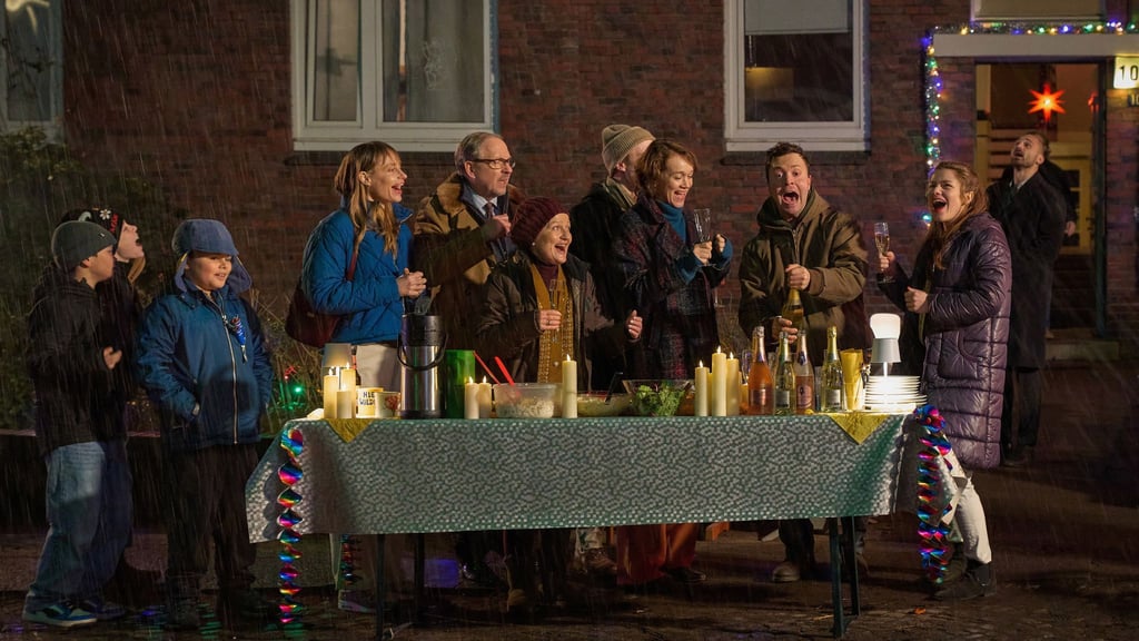 Die Hausgemeinschaft feiert Silvester - aber Prange ist bockig in der Wohnung geblieben.