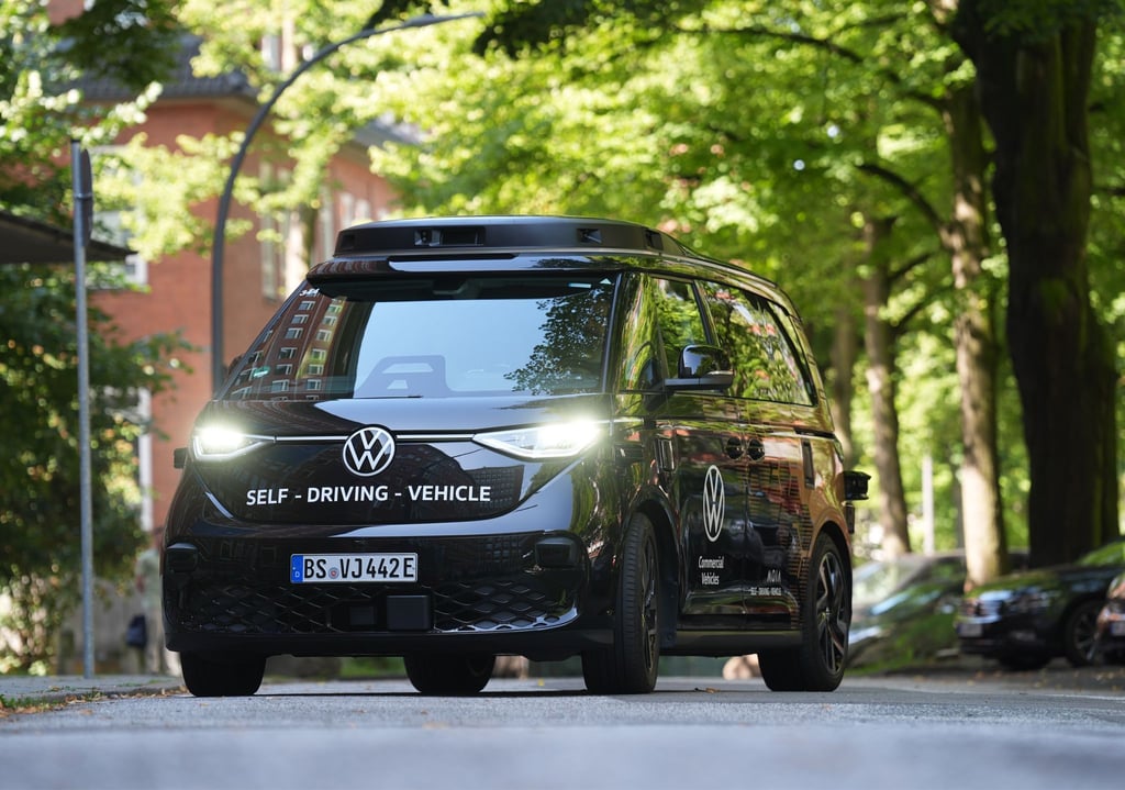 Autonom fahrende Elektro-Bullis vom Typ ID. Buzz AD sollen ab 2026 auch durch Oslo kurven. (Archivbild)