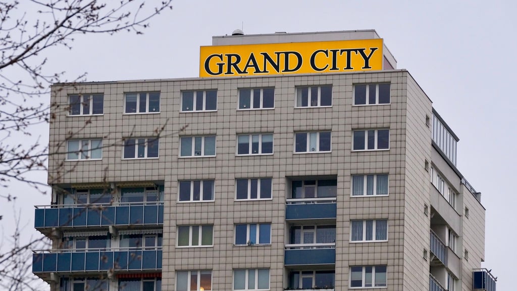 Blick auf ein Grand-City-Hochhaus in Halle-Neustadt