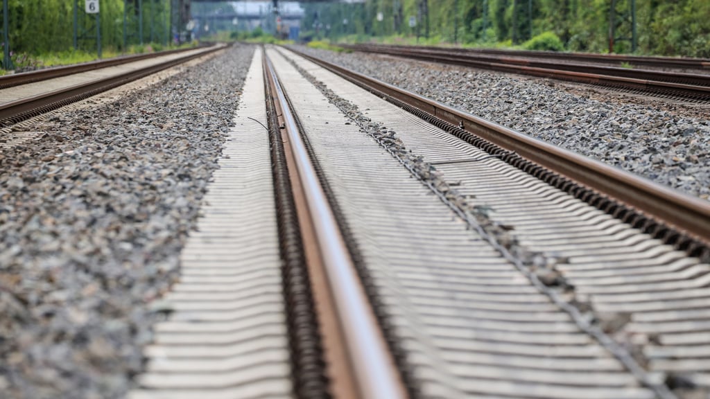 Für 2026 strebt die Deutsche Bahn einen umfangreichen Fahrplanwechsel an. Auch in Sachsen-Anhalt sind einige Veränderungen vorgesehen.