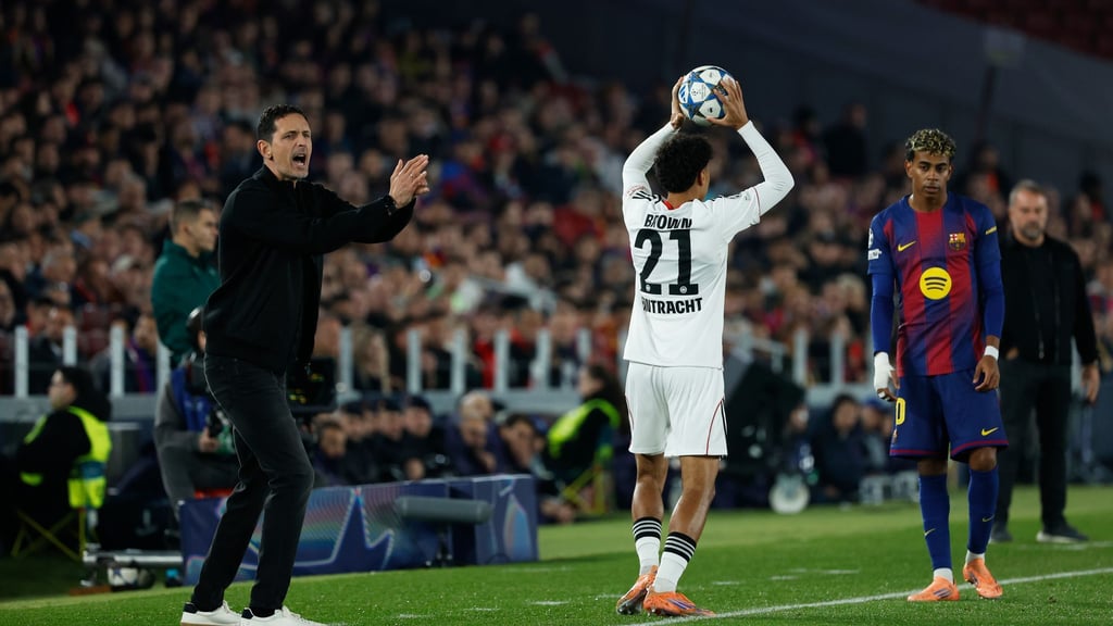 Zollte seiner Mannschaft trotz der Niederlage große Anerkennung: Eintracht-Trainer Dino Toppmöller.