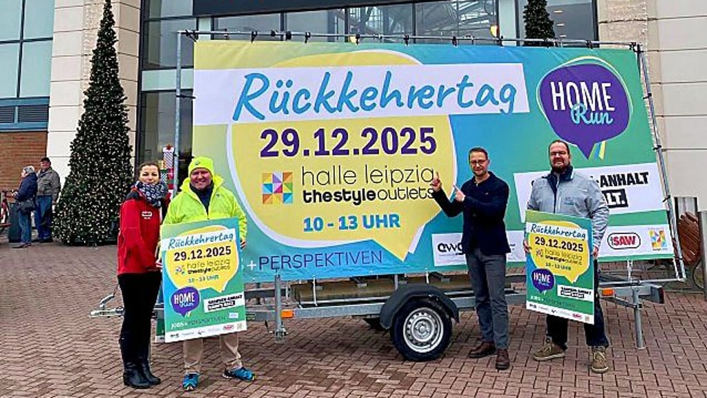 Werbung für den Rückkehrertag wurde am Outlet aufgestellt.