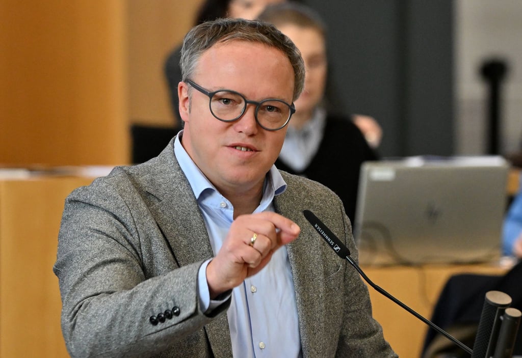 „Heute reißen wir die Mauern aus Überregulierung, Misstrauen und Papier ein“, sagte Ministerpräsident Mario Voigt (CDU). (Archivfoto)