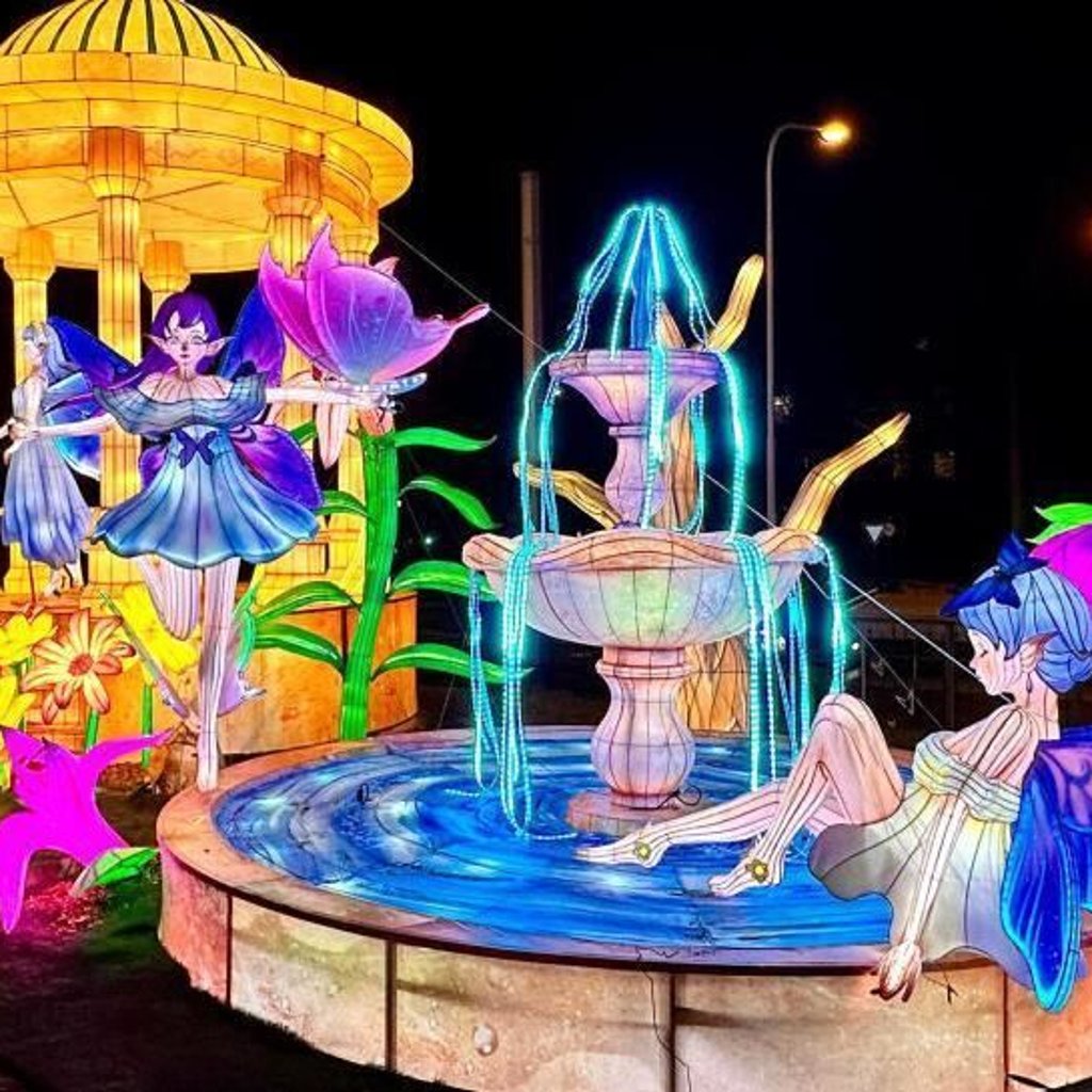 In der Lichterwelt im Bergzoo Halle gibt es über 1000 handgefertigte Lichtfiguren zu bestaunen.