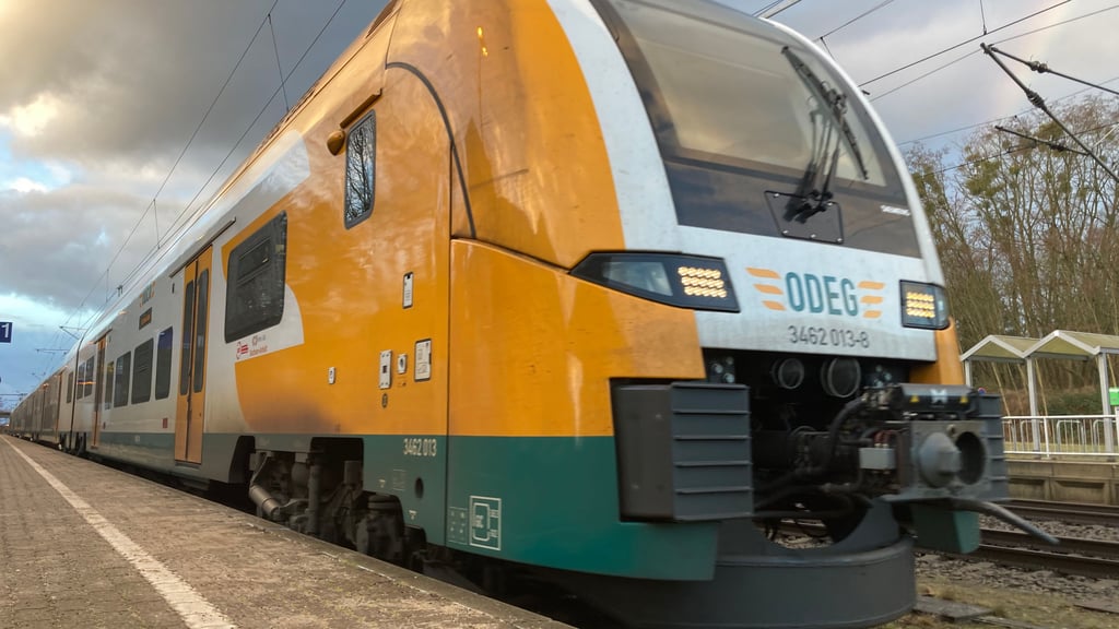 Von der Vollsperrung des Magdeburger Hauptbahnhof ist auch der Regionalexpress 1 betroffen, der derzeit in Genthin, Güsen und Burg sowie in Möser einen Halt einlegt.