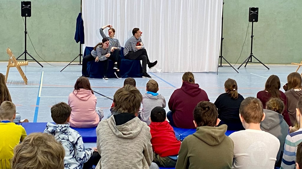 Das Berliner Theater „Eukitea“ spielt ein Stück zum Thema Mobbing in Parey.