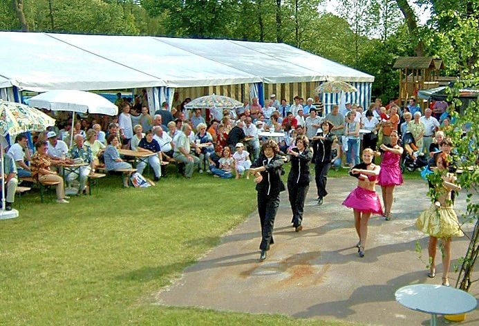 Tour durch die Ortschaften: Feiern unter einem geschützten Zeltdach - Zeltverein aus Dessau-Roßlau wirbt um neue Mitglieder