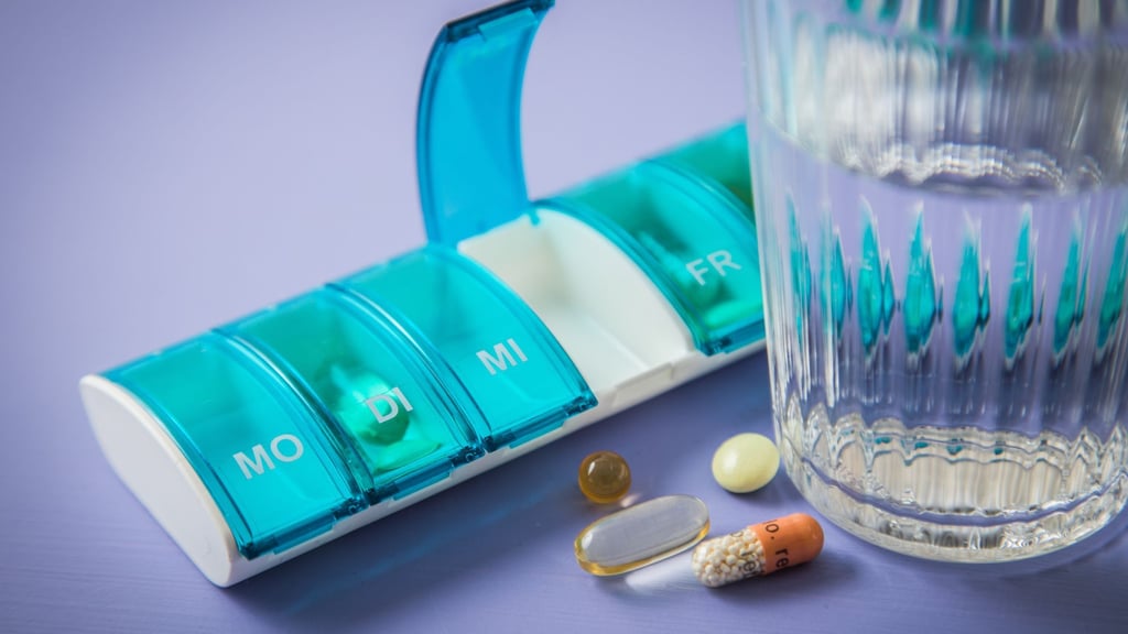 Manche Menschen tun sich schwer beim Schlucken von Tabletten: Ein paar Tricks können helfen und das Einnehmen deutlich erleichtern.