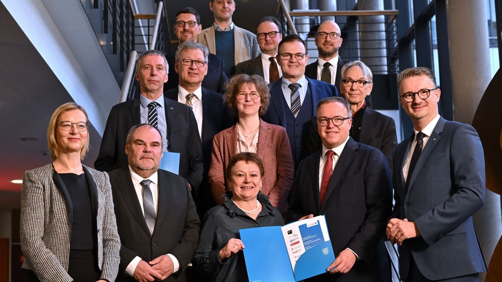 Die Thüringer Landesregierung und Vertreter der Hochschulen des Landes haben die Verlängerung einer Finanzierungsvereinbarung unterzeichnet. Sie sieht Steigerungen in Höhe von 3,5 Prozent vor.