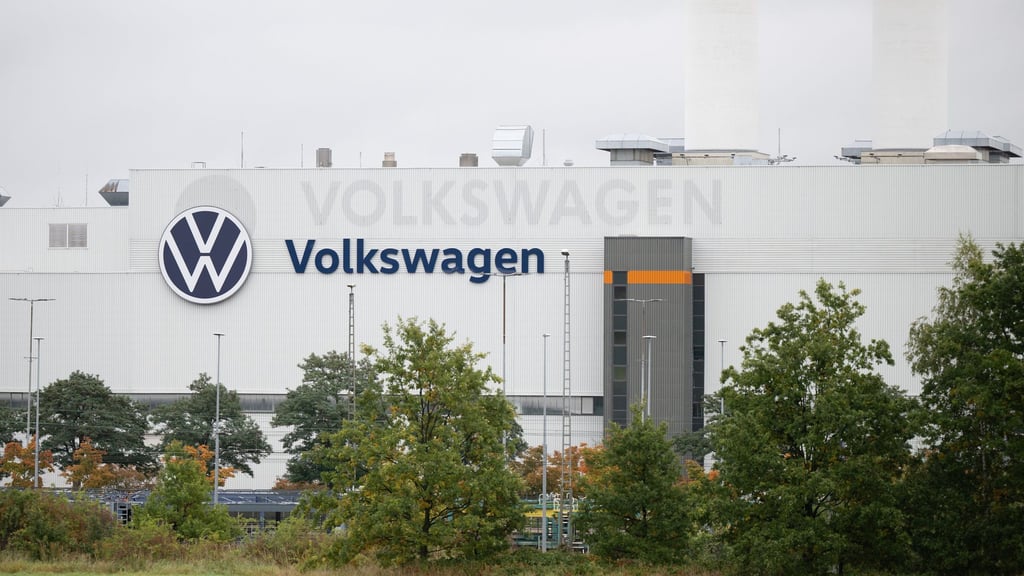 Grünen-Politiker Wolfram Günther schlägt eine Beteiligung Sachsens an Volkswagen vor (Archivbild).