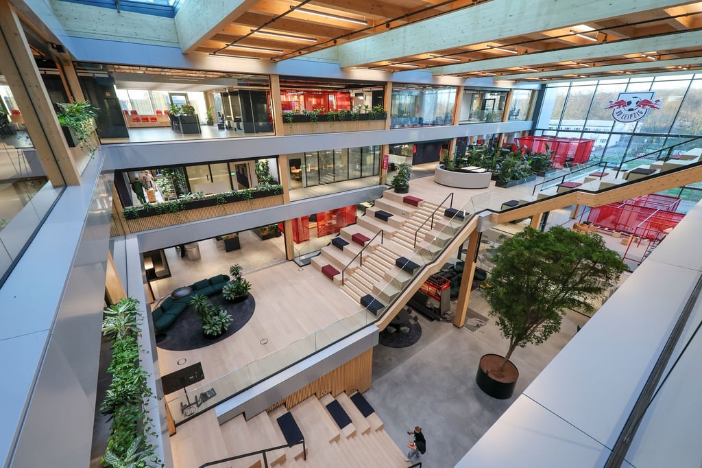 Red-Bull-Geschäftsführer Oliver Mintzlaff eröffnete die Geschäftsstelle. (Archivbild)