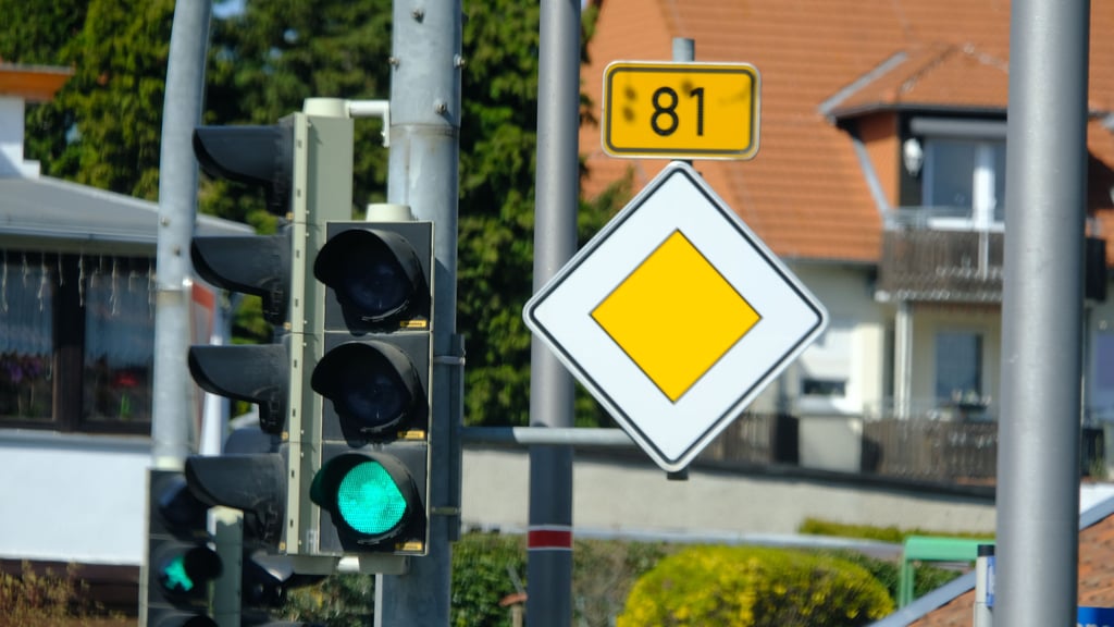 Grünes Licht für die Autofahrer auf der B81 in Blankenburg. Der erste große Abschnitt zur  Sanierung der Ortsdurchfahrt ist so gut wie fertig.