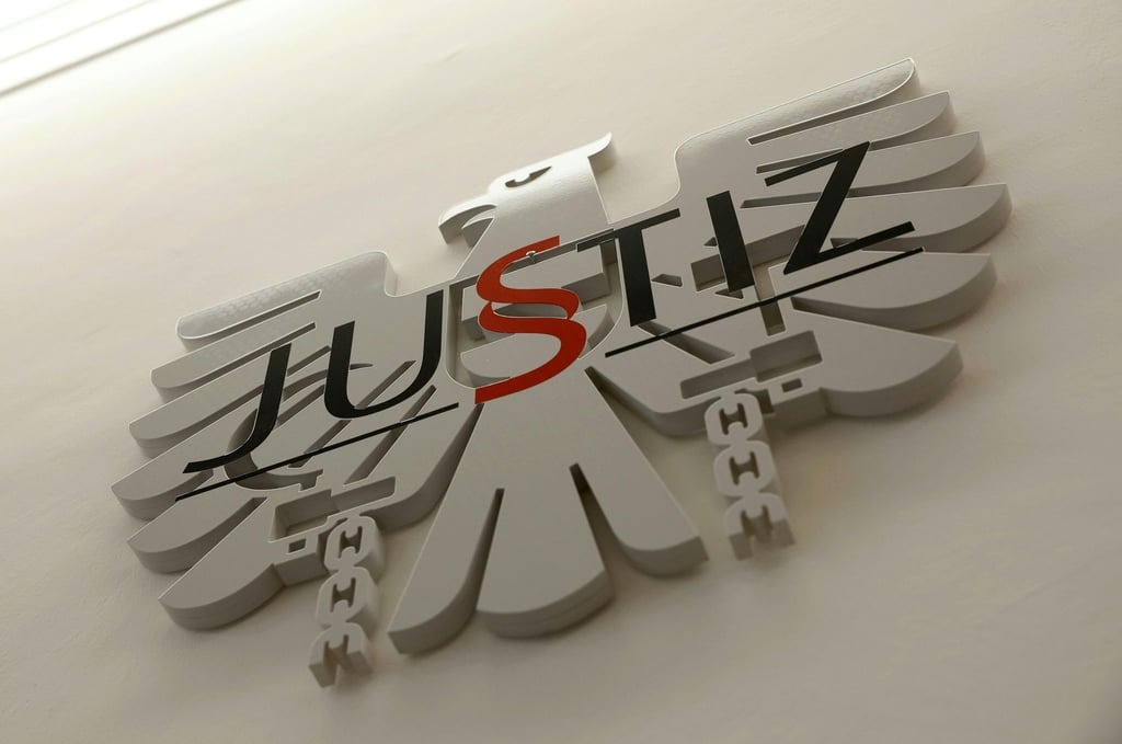 Die Angeklagten wurden aus Mangel an Beweisen freigesprochen.