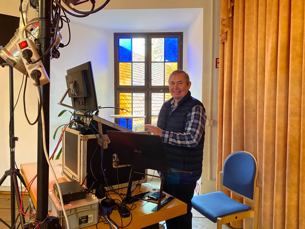 DJ Lutz Abagat gehört auch fest zur Veranstaltung dazu und sorgt dafür, dass nach dem Essen die richtige Tanzmusik läuft.