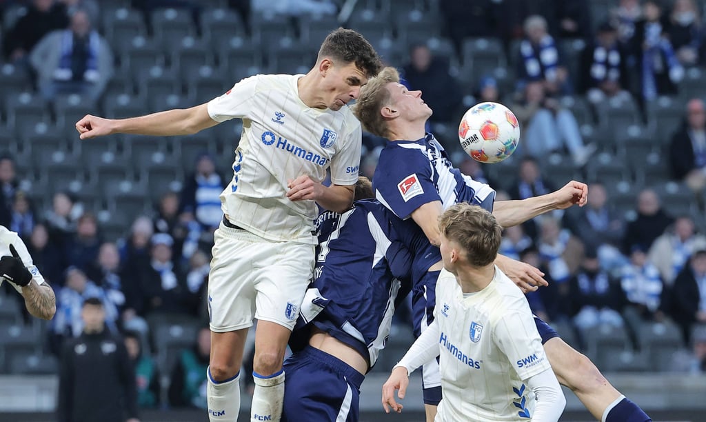 Die Abwehr des 1. FC Magdeburg um Tobias Müller (links) wurde seit zwei Spielen nicht mehr überwunden.