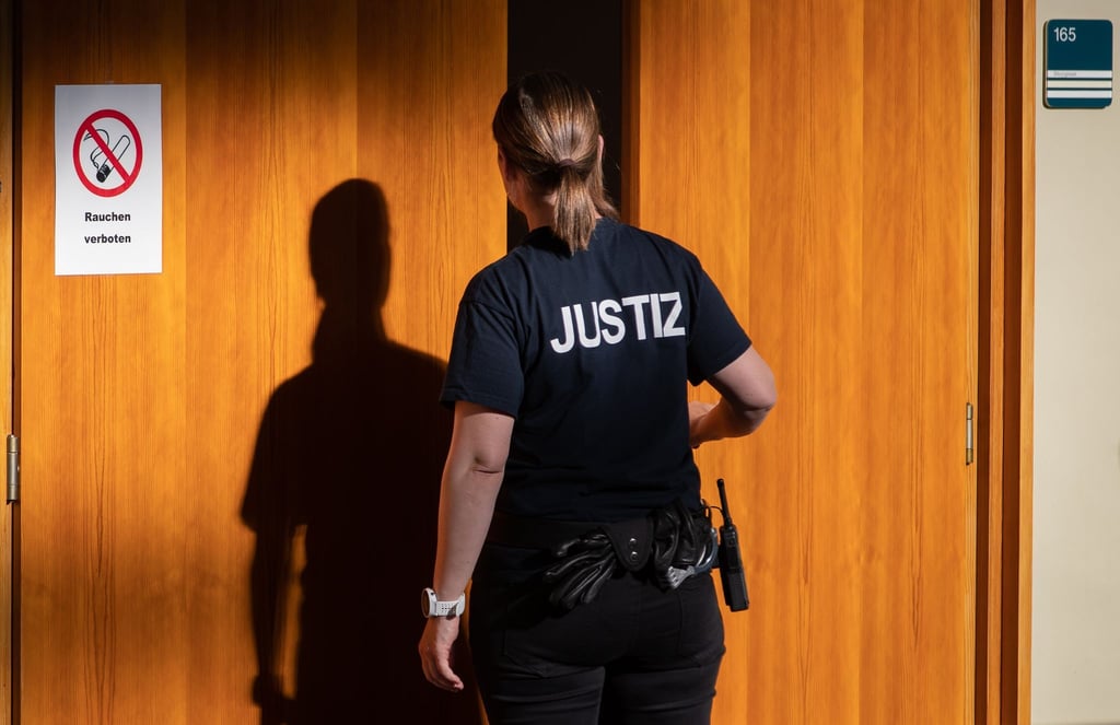 Die Staatsanwaltschaft wirft dem 54 Jahre alten Autofahrer Fahrlässigkeit vor. (Symbolbild)