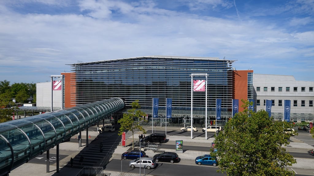 Blick auf den Flughafen Dresden International. (Archivbild)