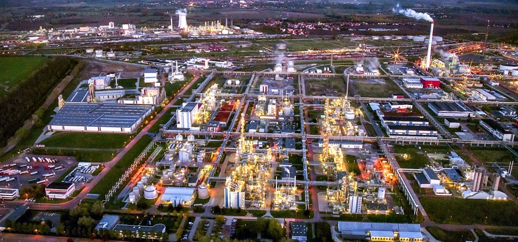 Der Chemiestandort Leuna warnt vor irreversiblen Schäden für die energieintensive Industrie und fordert von Berlin und Brüssel ein Notprogramm. 