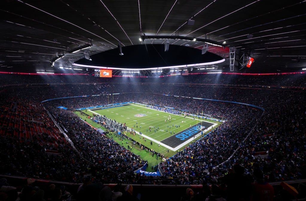 Die NFL kehrt 2026 wieder mit einem Gastspiel in die Münchner Allianz Arena zurück. (Archivbild)