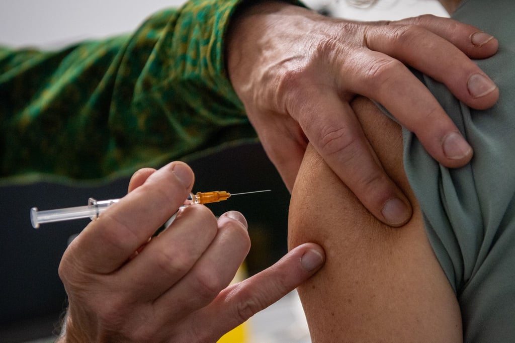 Eine Grippeschutzimpfung kann auch jetzt noch sinnvoll vor schweren Influenza-Verläufen schützen.