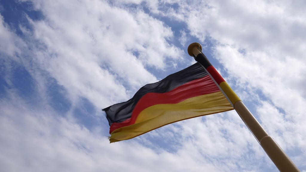 Bisher durften Deutsche mit Wohnsitz im Ausland auf Schiffen nicht die Bundesflagge hissen. (Symbolbild)