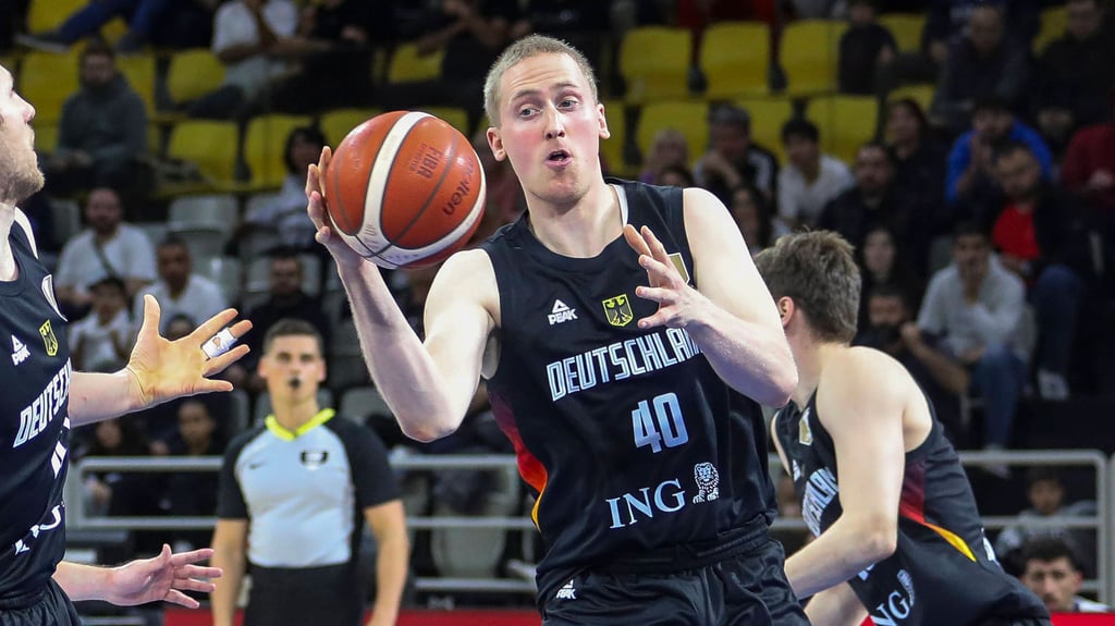 Collin Welp (r.) gab Anfang Dezember sein Länderspieldebüt für Deutschland. Vater Christian&nbsp; wurde 1993 Europameister.